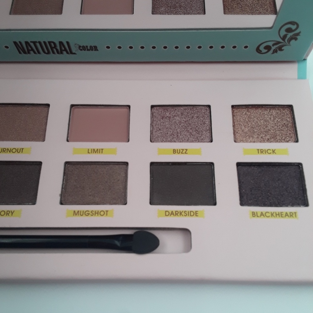 Face makeup Natural Eyeshadow Palette nudes. - Picture 4 of 7